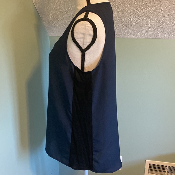 Peyton Jensen (Evereve) Multi Media V-neck Zip-front Sleeveless Top - Picture 6 of 9